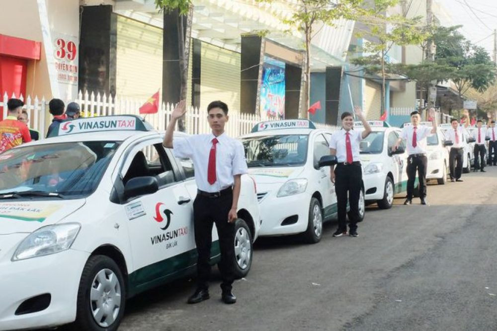 Tài xế taxi Vinasun chuyên nghiệp đảm bảo sự an toàn và hài lòng cho khách hàng ở Vĩnh Cửu Đồng Nai