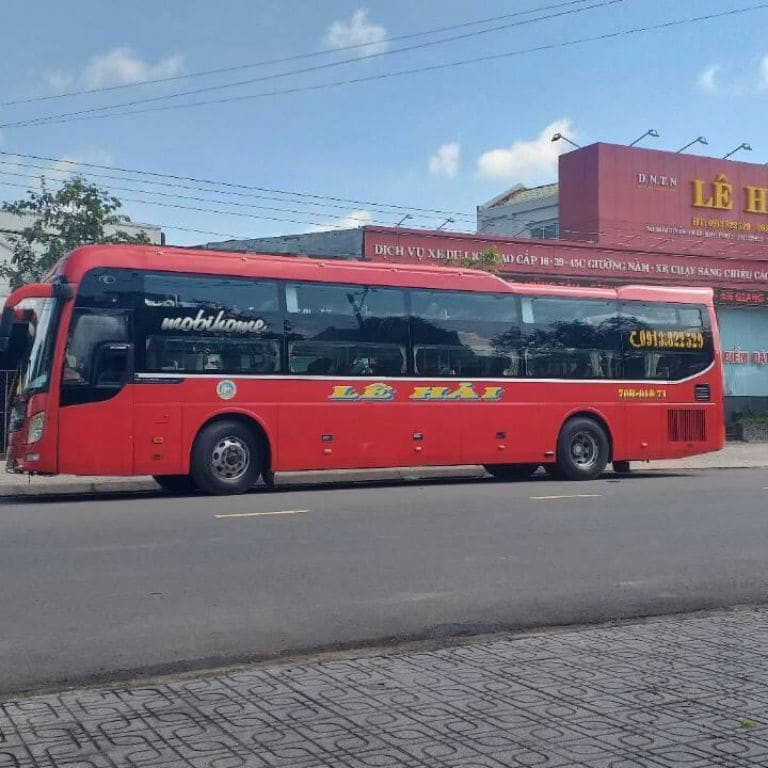 Tài xế xe khách Lê Hải trên tuyến Hà Nội Châu Đốc luôn lái xe cẩn thận và êm ái