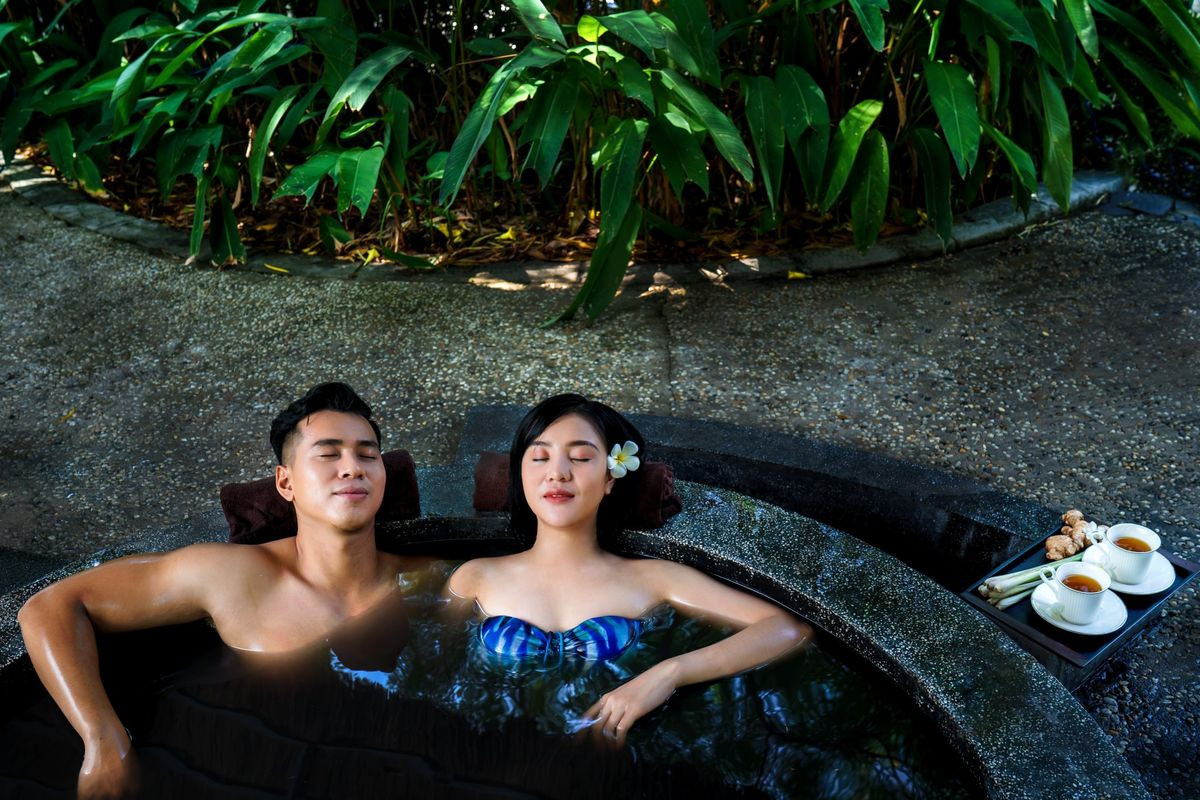 Tắm bùn khoáng giúp thanh lọc da tại Suối nước nóng Bình Châu
