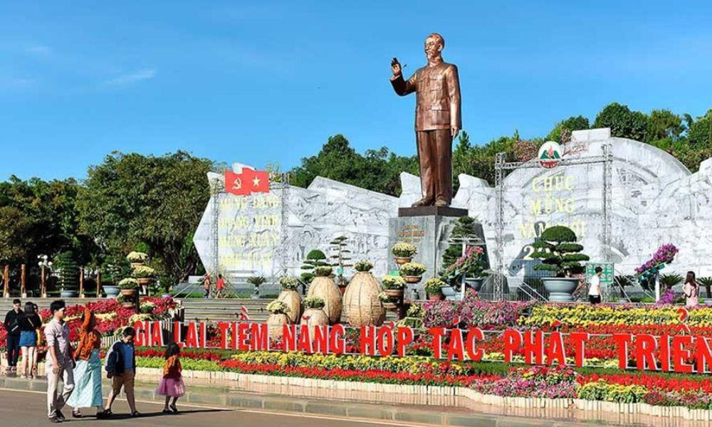 Tận hưởng không khí trong lành và yên bình tại Quảng trường Đại Đoàn Kết Gia Lai