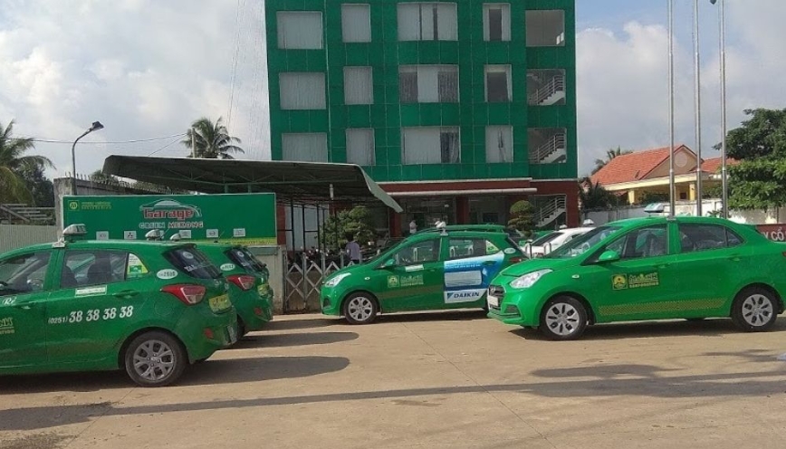 Di chuyển bằng taxi là lựa chọn tối ưu của các gia đình