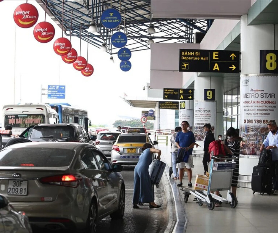 taxi fake việt nam chờ khách ở sân bay