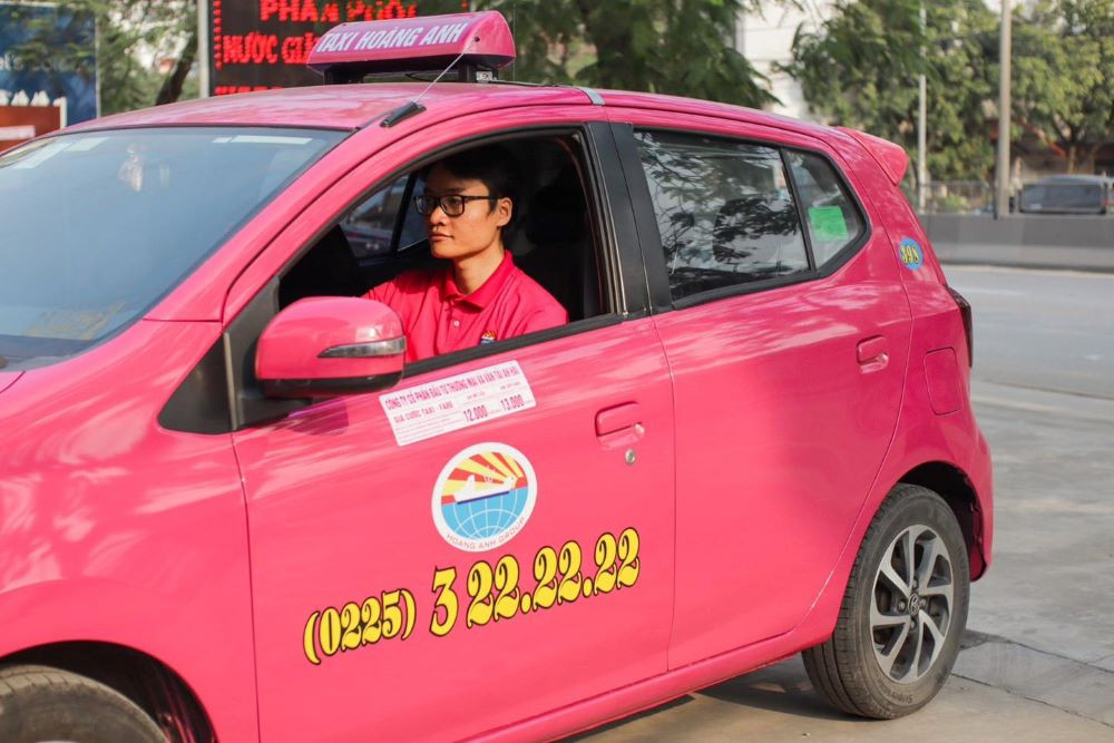 Taxi Hoàng Anh Thủy Nguyên dễ dàng nhận diện với màu sắc đặc trưng