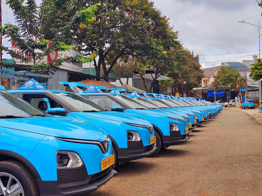 Taxi Lado Long Khánh cung cấp đa dạng các dòng xe 4 chỗ và 7 chỗ đời mới