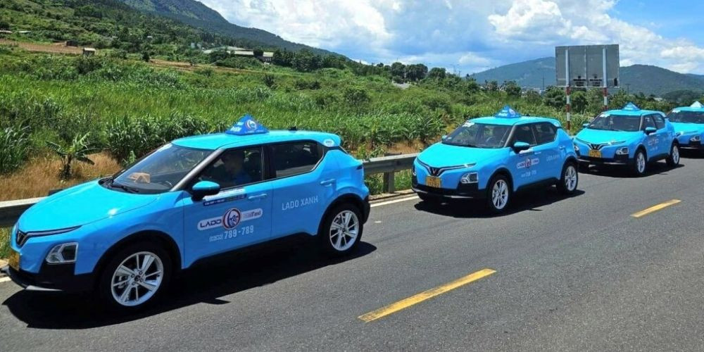 Taxi Long Thành Đồng Nai - Khách hàng có thể gọi xe trực tiếp trên đường nếu đèn báo sáng