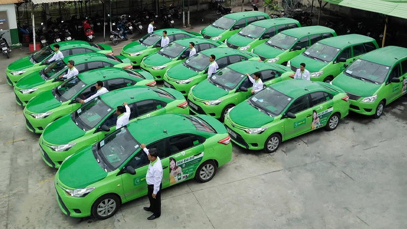 Taxi Open99 Sóc Trăng với màu xanh nổi bật