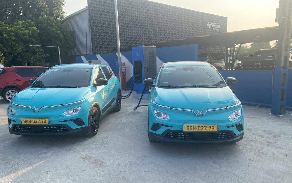 Taxi Xanh SM tại Tam Dương đảm bảo hoạt động liên tục với hệ thống trụ sạc nhanh