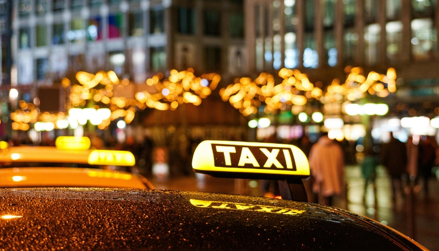 Lựa chọn đơn vị taxi có nhiều kênh đặt xe