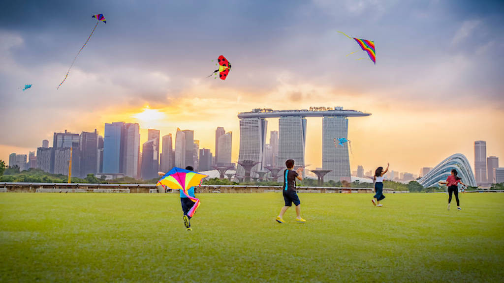 Thả diều tại Đập nước Marina Bay, trải nghiệm khi du lịch Singapore an toàn