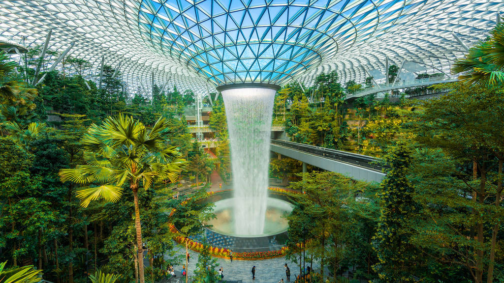 Thác nước trong nhà tại sân bay Jewel Changi Singapore