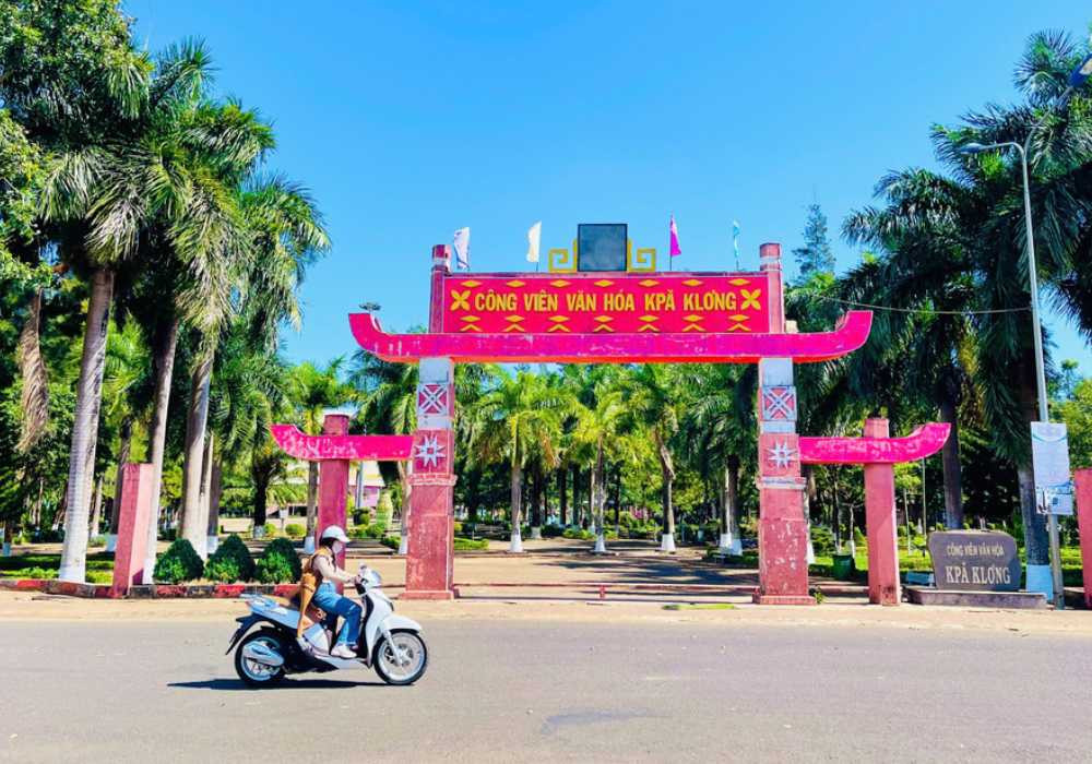 Tham quan Công viên Văn hóa Kpă Klơng gần Thác Phú Cường