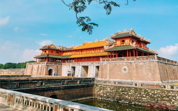Tham quan Kinh Thành Huế cổ kính bằng xe tự lái