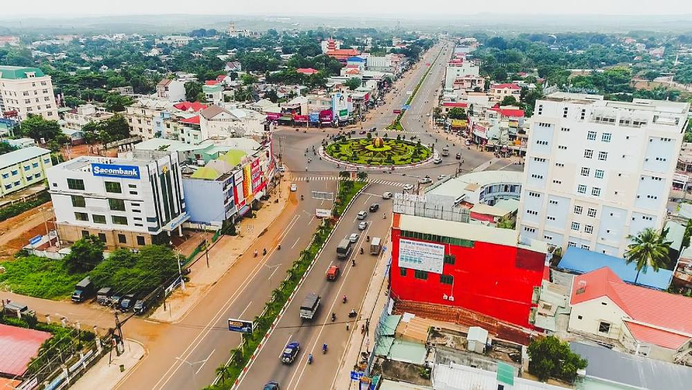 Thành phố Đồng Xoài sầm uất với nhiều hãng taxi, phục vụ nhu cầu đi lại của người dân