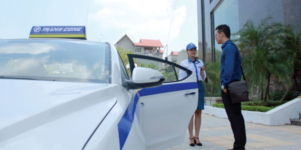 Thanh toán linh hoạt qua thẻ và ví điện tử khi sử dụng taxi Thành Công Phong Điền