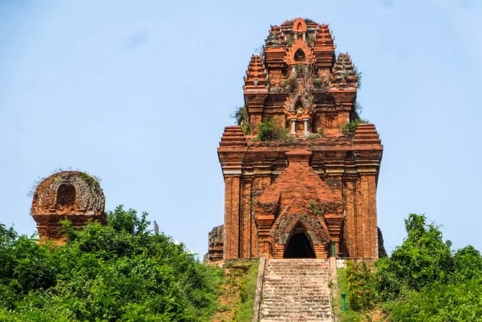 Tháp Chính cao gần 30m thờ thần Shiva – vị thần tối cao trong Ấn Độ giáo