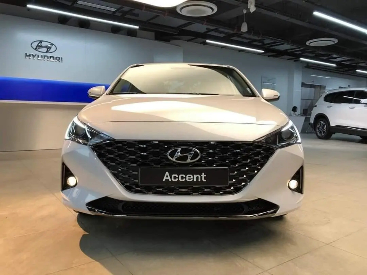 Thiết kế đầu xe Hyundai Accent 2022 với lưới tản nhiệt Cascading Grille
