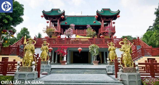 Thiết kế độc đáo 3 tầng và màu đỏ nổi bật của Chùa Lầu tại Tịnh Biên An Giang