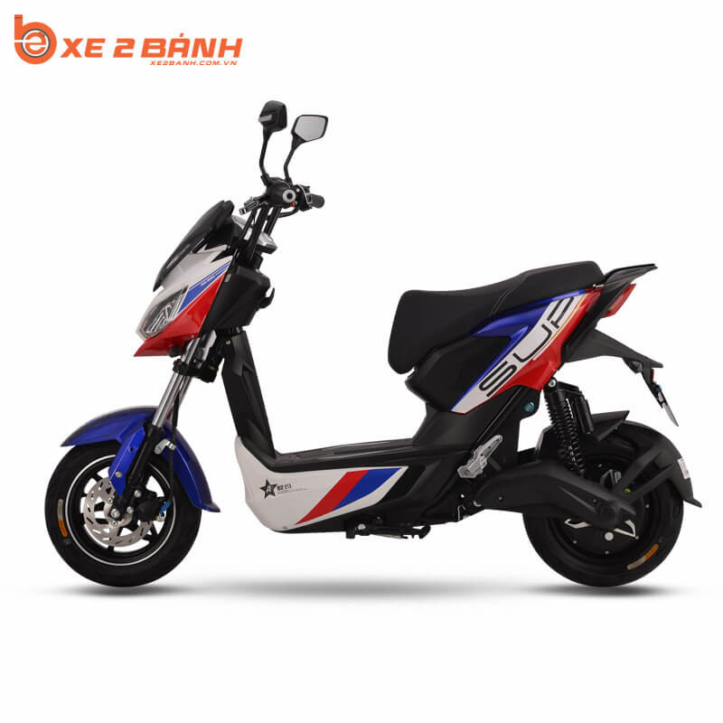 Thiết kế mạnh mẽ của xe máy điện AIMA JEEK màu trắng xanh