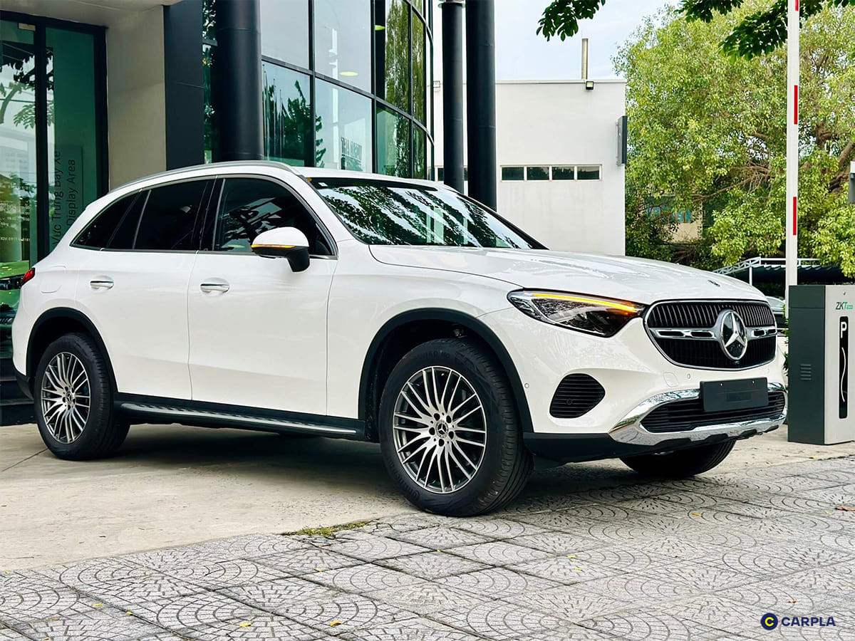 Thiết kế thân xe và bộ la zăng hợp kim 19 inch của Mercedes GLC 200 4Matic