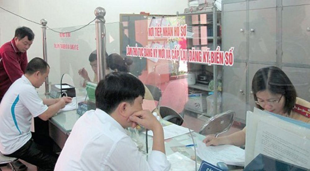 Thủ tục đổi biển vàng trực tiếp tại phòng Cảnh sát giao thông