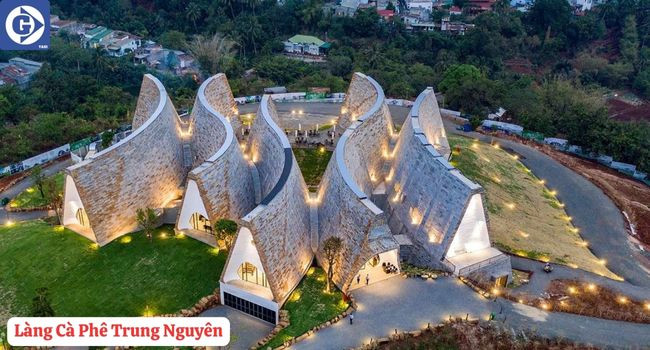 Thưởng thức cà phê trong không gian xanh mát tại Làng Cà Phê Trung Nguyên khi du lịch DakLak