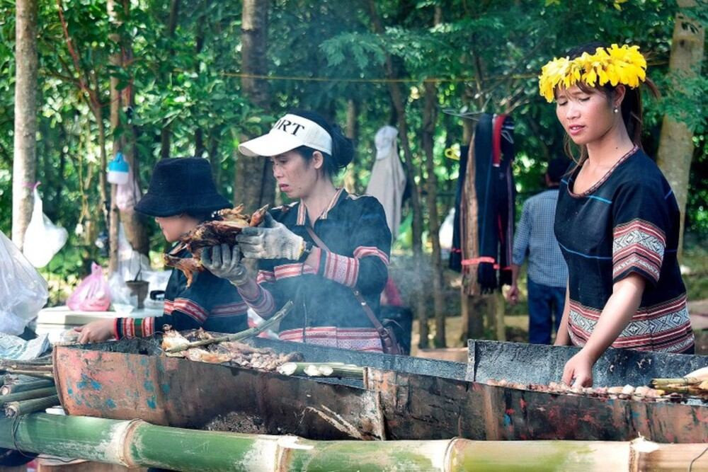 Thưởng thức các món ăn đặc sản của vùng đất Tây Nguyên tại lễ hội hoa dã quỳ