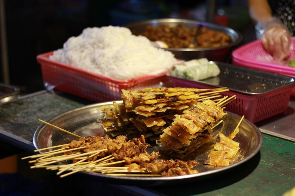 Thưởng thức các món đặc sản địa phương tại khu ẩm thực Chợ đêm Pleiku