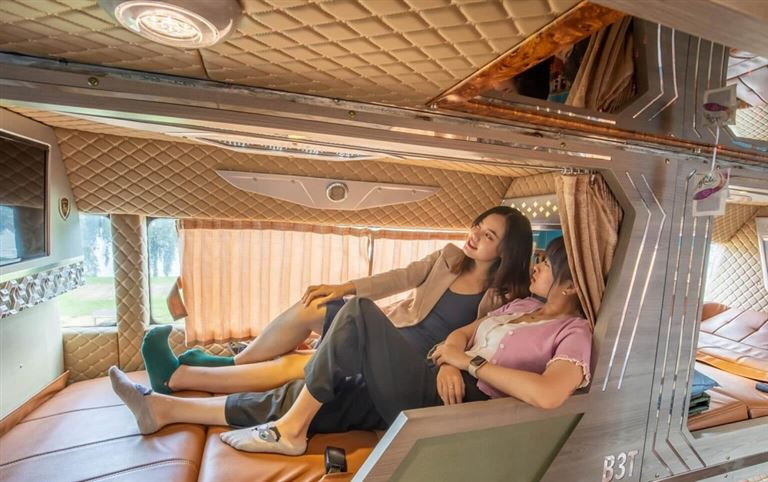 Tiện ích giải trí hiện đại trên xe khách Hồng Sơn