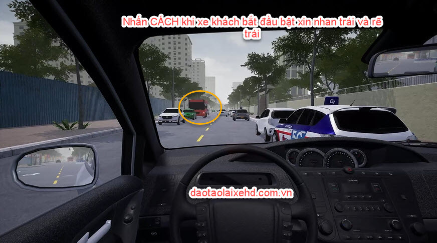 Tình huống xe buýt bất ngờ chuyển làn có tín hiệu xi nhan