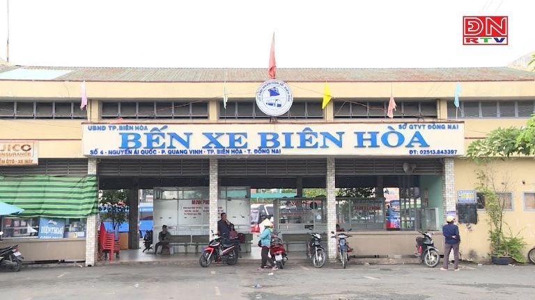 Toàn cảnh bến xe Biên Hòa tấp nập xe khách và hành khách