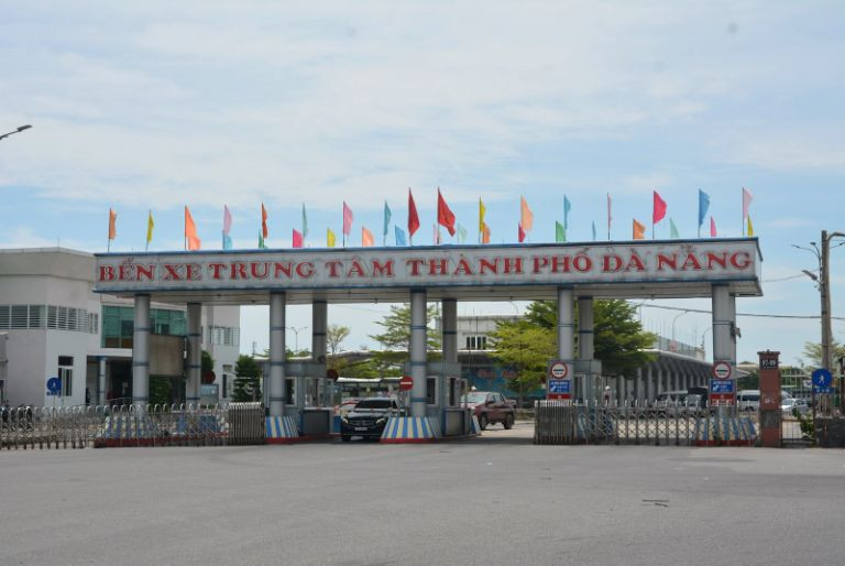 Toàn cảnh Bến xe Đà Nẵng sôi động