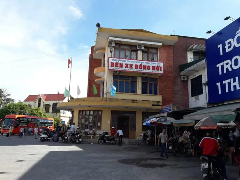 Toàn cảnh bến xe Đồng Hới, trung tâm giao thông sầm uất tại Quảng Bình