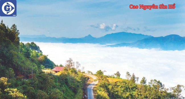 Toàn cảnh Cao nguyên Sìn Hồ với những thửa ruộng bậc thang và bản làng
