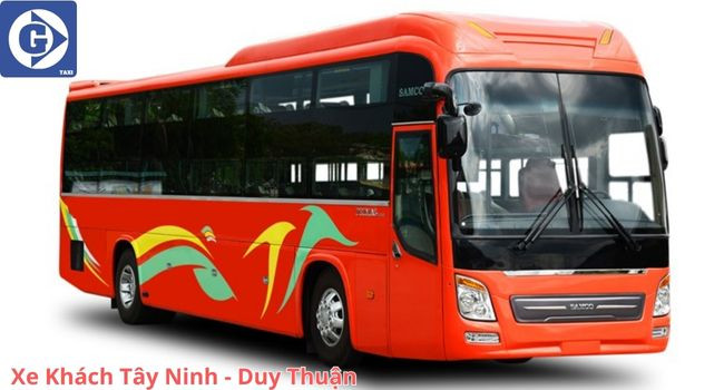 Toàn cảnh chiếc xe khách Phước Tài di chuyển trên đường tại Tây Ninh