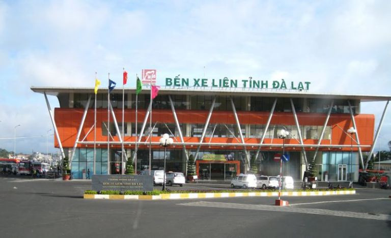 Toàn cảnh khu vực đậu xe khách tại bến xe Đà Lạt