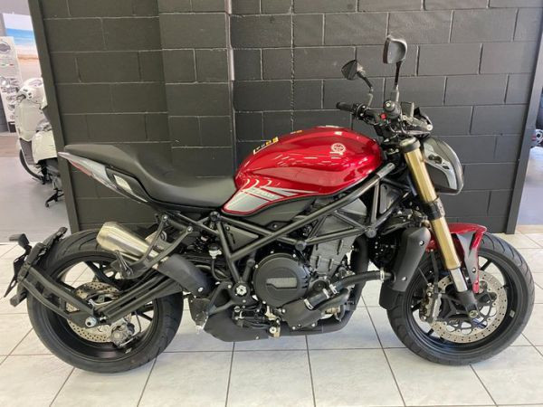 Toàn cảnh xe phân khối lớn Benelli 752S