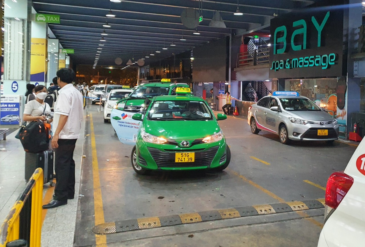 Tổng đài liên hệ dịch vụ Taxi Tân Hồng