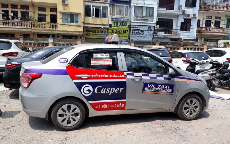 Tổng đài Vic Taxi Hà Nội, xe taxi Vic màu trắng vàng