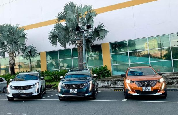 Tổng đài viên hỗ trợ khách hàng gọi taxi tại Giá Rai