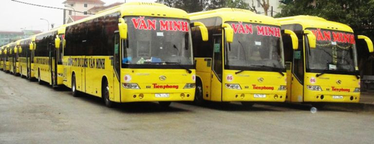 Tổng đài viên nhà xe Văn Minh hỗ trợ khách hàng đặt vé 24/7
