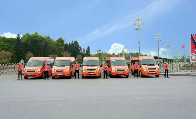 Tổng đài viên nhiệt tình hỗ trợ khách hàng đặt vé Nhà Xe An Phú Quý