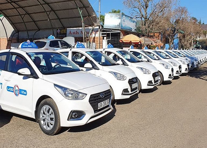 Tổng đài viên sẵn sàng hỗ trợ gọi xe Taxi Càng Long nhanh chóng