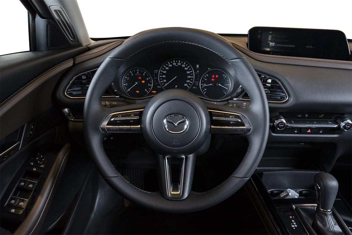 Tổng quan khoang lái thể hiện các tính năng tiện nghi Mazda CX-30