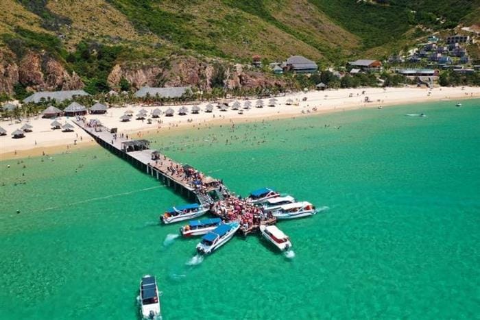 Bạn có thể đến Kỳ Co bằng cano trong những ngày biển lặng