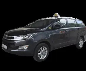 Toyota Innova, dòng xe 7 chỗ quen thuộc cho các chuyến đi dài của dịch vụ taxi en vàng hải phòng số điện thoại