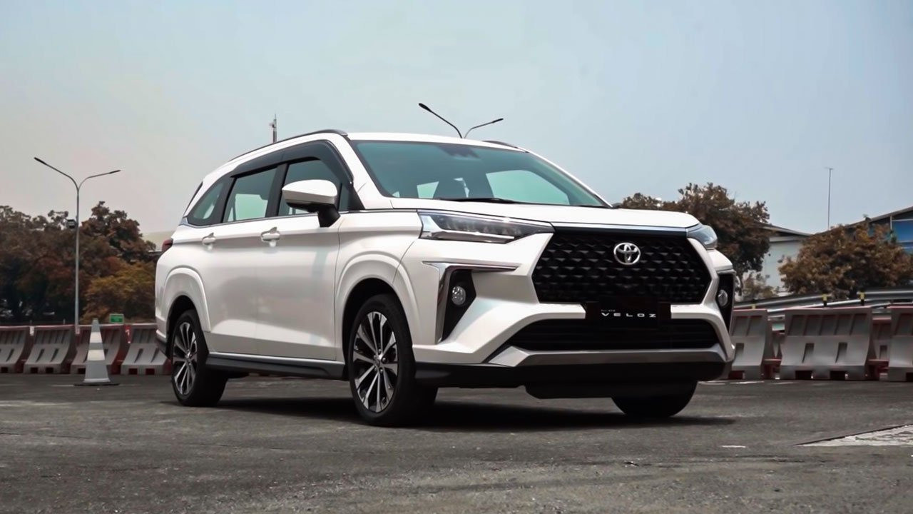 Toyota Veloz Cross 2022 sở hữu phanh tay điện tử tiện lợi