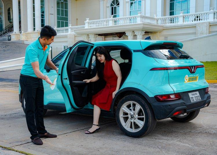 Trải nghiệm dịch vụ chuyên nghiệp với taxi điện Xanh SM