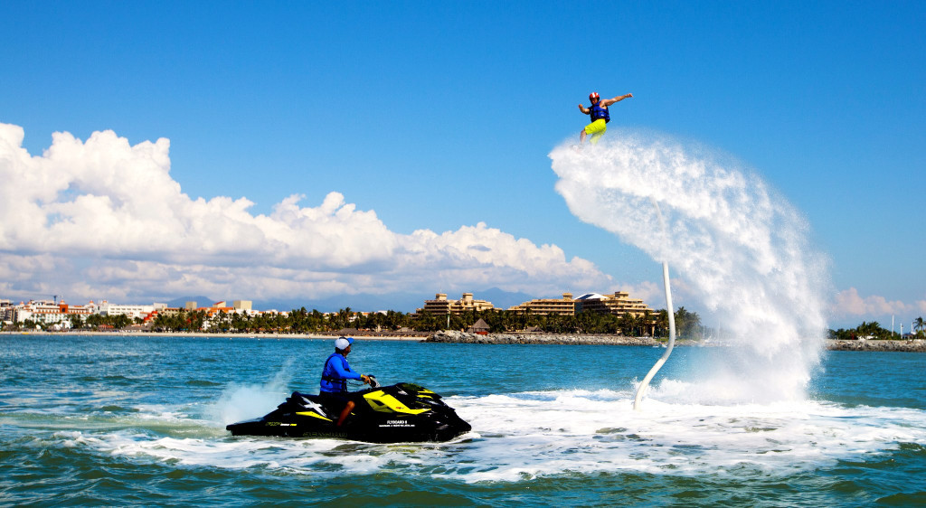 Trải nghiệm Flyboard tại Nha Trang, một hình thức du lịch mạo hiểm nước đầy kịch tính