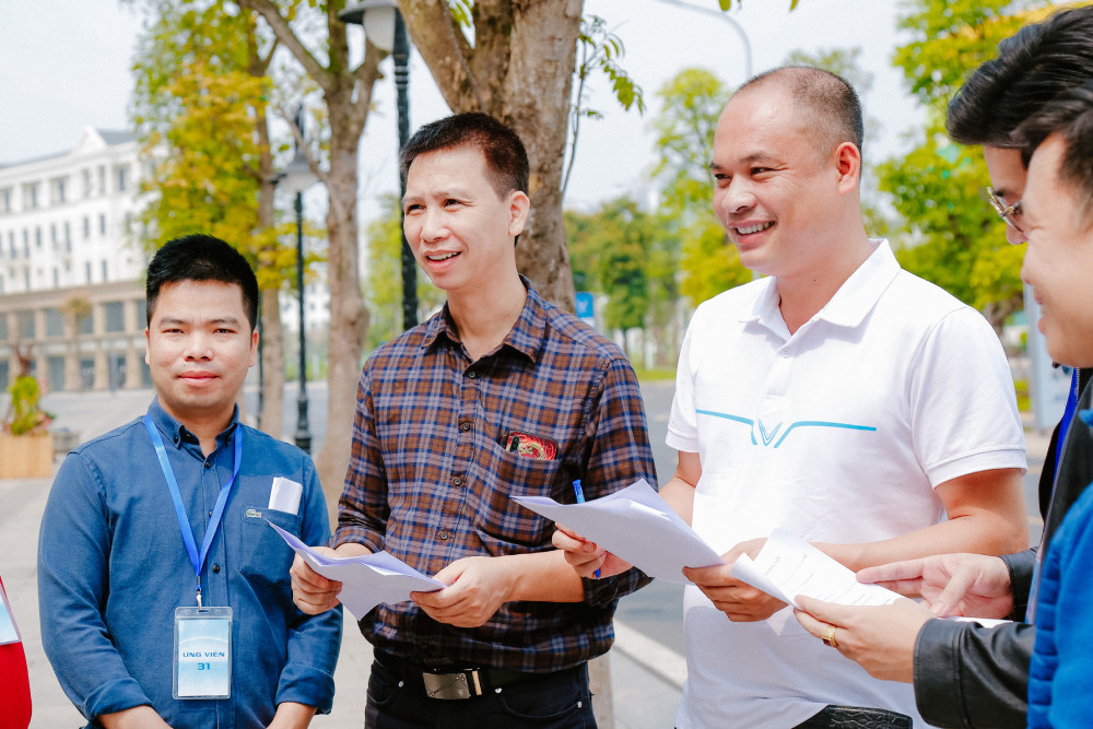 Trải nghiệm tiện nghi bên trong xe taxi điện VinFast VF8