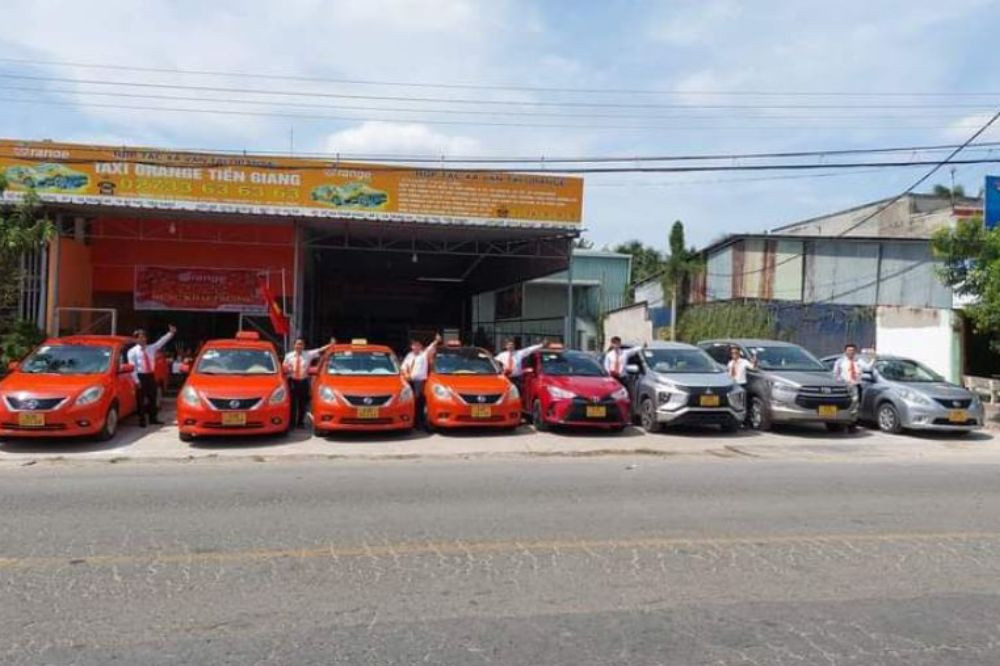 Trụ sở chính của taxi Orange tại Tiền Giang, với sắc cam đặc trưng dễ nhận biết